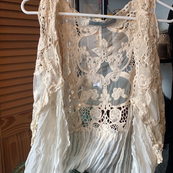 Lacy blouse - Picture 3 of 4